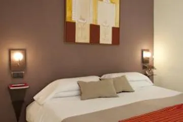 ** فندق Apartaments Ample برشلونة إسبانيا
